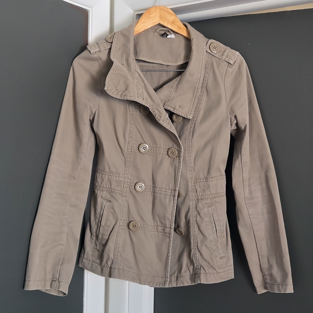 H&M Divided tan double breasted button down trench coat jacket with collar